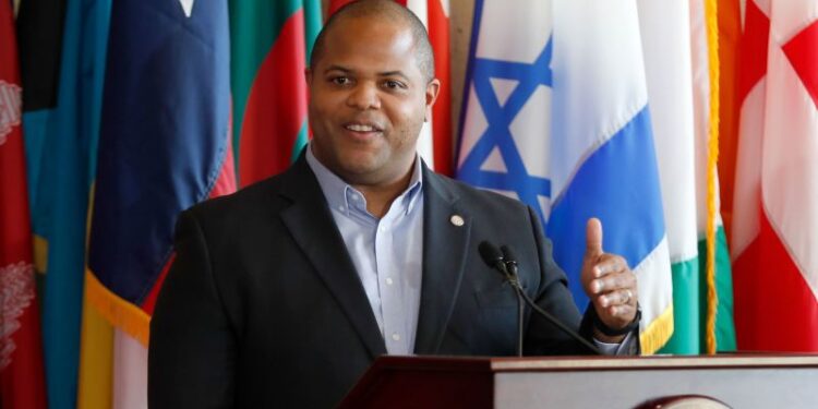 Dallas mayor switches parties to join GOP | CNN Politics