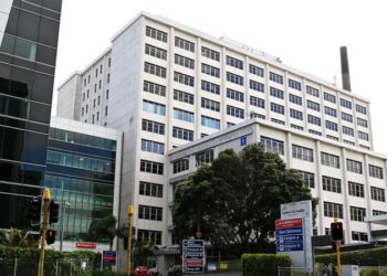 ‘Dinner plate sized’ device found inside woman’s abdomen 18 months after cesarean birth | CNN