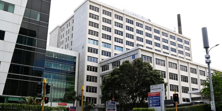 ‘Dinner plate sized’ device found inside woman’s abdomen 18 months after cesarean birth | CNN