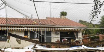 ‘Hard and hostile’ storm lashes Spain, leaving at least 2 dead | CNN