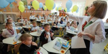 In wartime Ukraine, going back to school means preparing for air raids and huddling in shelters | CNN