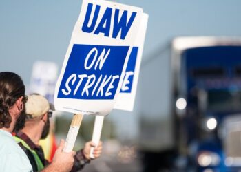 Live updates: United Auto Workers, UAW, go on strike against GM, Ford and Stellantis