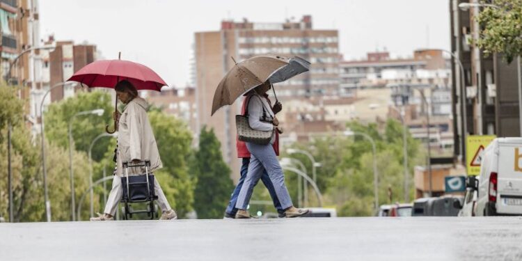 Madrid residents told to stay indoors as Spanish capital braces for torrential rain | CNN Madrid residents told to stay indoors as Spanish capital braces for torrential rain | CNN