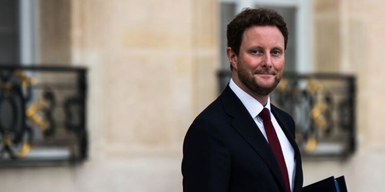 ‘No one is safe’: France vows action as bedbugs sweep Paris | CNN