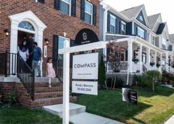 Pending home sales plunged last month as mortgage rates hit 20-year highs | CNN Business