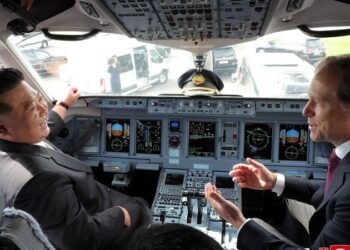 Russia gives Kim Jong Un an inside look at its warplanes and frigates | CNN