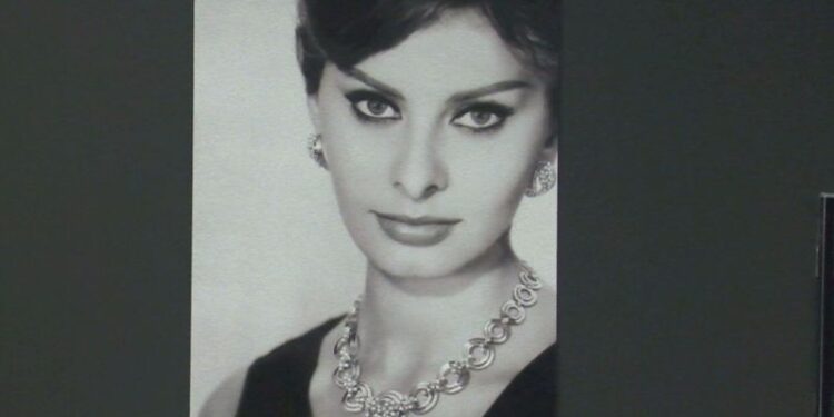 Sophia Loren Fast Facts | CNN Sophia Loren Fast Facts | CNN