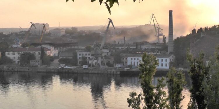 Ukrainian missiles strike Russian warships in Crimean naval base | CNN