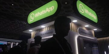 WhatsApp adds rival in-app payment options in India commerce push | CNN Business