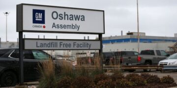 Canadian autoworkers go on strike at GM plants | CNN Business