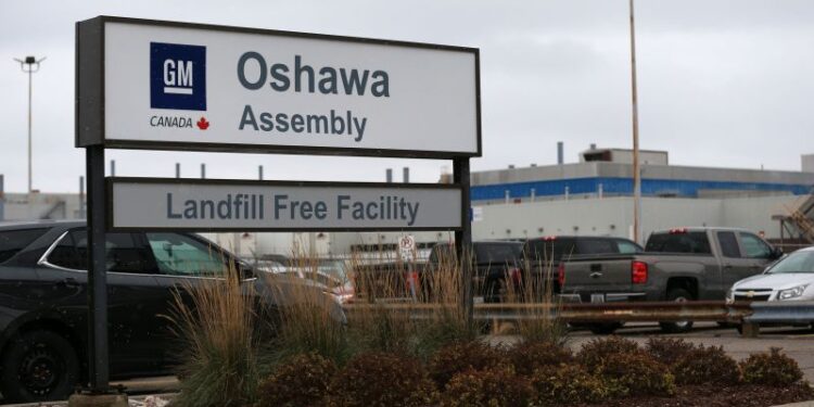 Canadian autoworkers go on strike at GM plants | CNN Business