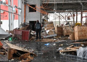 ‘Horrific’ Russian attack on postal depot kills six in eastern Ukraine | CNN