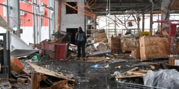 ‘Horrific’ Russian attack on postal depot kills six in eastern Ukraine | CNN