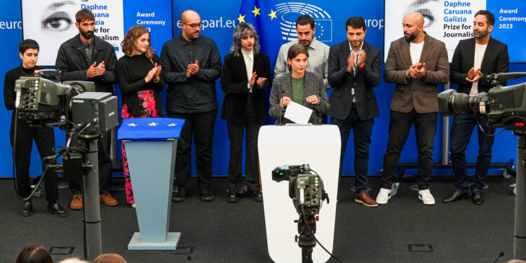 Investigation into Pylos migrant shipwreck wins 2023 EP journalism prize | News | European Parliament