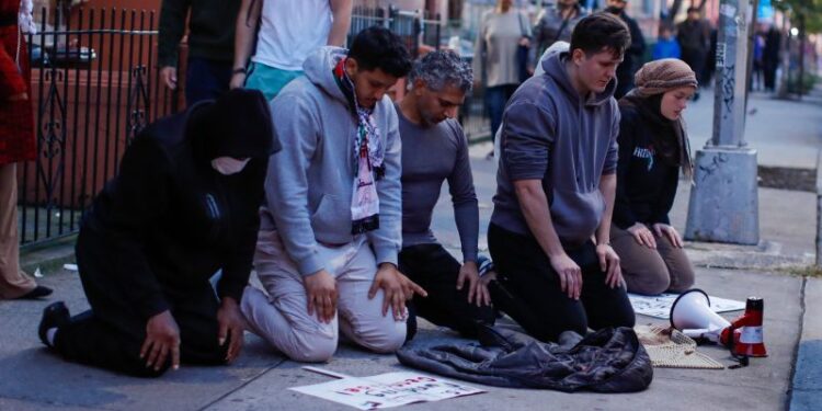 Jews, Palestinians and Muslims in the US say they’re experiencing growing fear about rising bigotry and hatred | CNN