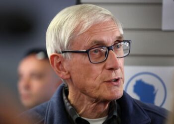 Man returns to Wisconsin Capitol with assault rifle and asks to see governor, hours after being arrested there with a gun, state officials say | CNN