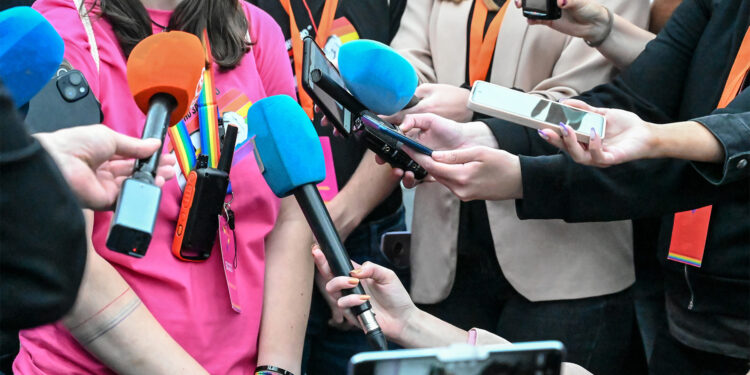 Media Freedom Act: MEPs tighten rules to protect journalists and media outlets | News | European Parliament