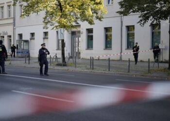 Molotov cocktails thrown at Berlin synagogue in early-morning attack | CNN