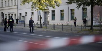 Molotov cocktails thrown at Berlin synagogue in early-morning attack | CNN