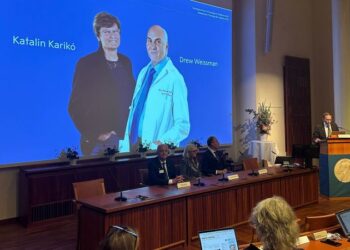 Nobel Prize in medicine won by two scientists for ‘groundbreaking findings’ on mRNA Covid-19 vaccines | CNN