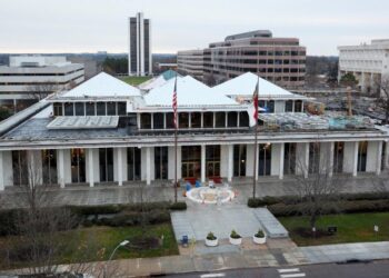 North Carolina Republicans unveil map proposals that could help GOP gain up to four House seats in 2024 | CNN Politics