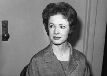 Piper Laurie, Oscar-nominated ‘Carrie’ and ‘Twin Peaks’ actress, dies at 91 | CNN