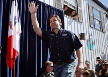 Risks of DeSantis’ Iowa-first strategy mount as he returns to South Carolina for first time in nearly 3 months | CNN Politics