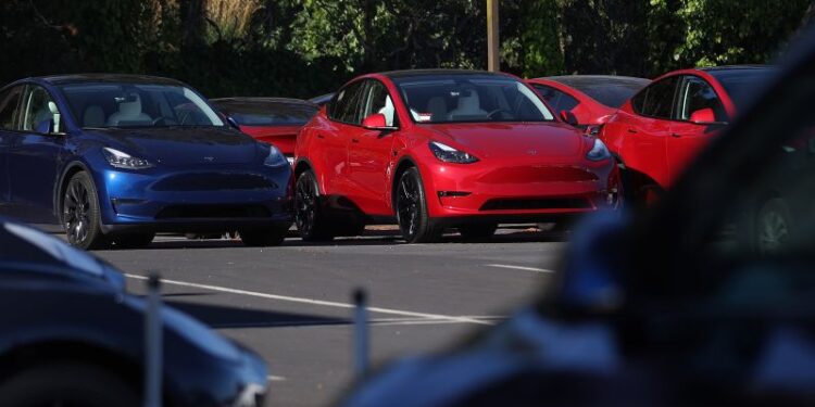 Tesla third-quarter earnings slow, missing forecasts | CNN Business
