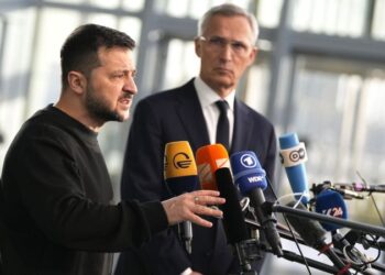 Ukraine’s Zelensky seeks to rally Western support as attention shifts to Middle East | CNN