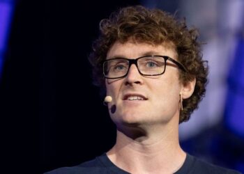 Web Summit CEO Paddy Cosgrave resigns after backlash to Israel-Hamas war comments | CNN Business