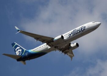 What we know about the off-duty Alaska Airlines pilot accused of trying to shut off a plane’s engines mid-flight | CNN
