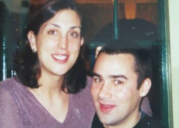 A British guy crashed her Thanksgiving dinner. They’ve been married for 20 years | CNN