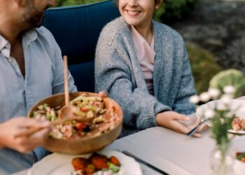 Don’t serve disordered eating to your teens this holiday season | CNN