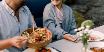 Don’t serve disordered eating to your teens this holiday season | CNN