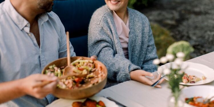 Don’t serve disordered eating to your teens this holiday season | CNN Don’t serve disordered eating to your teens this holiday season | CNN