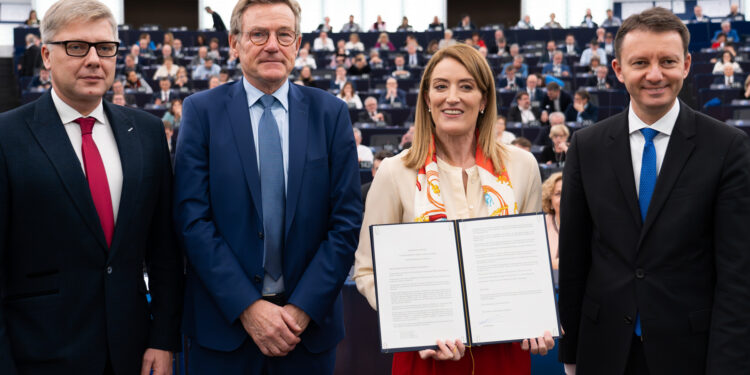 MEPs adopt EU budget 2024: focus on research, youth and external challenges | News | European Parliament