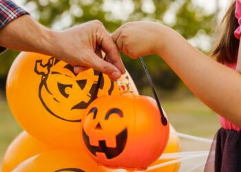 Should you let Halloween be a candy free-for-all? Maybe, experts say | CNN