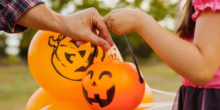 Should you let Halloween be a candy free-for-all? Maybe, experts say | CNN