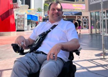 Wheelchair passenger says he had to drag himself off Air Canada plane | CNN