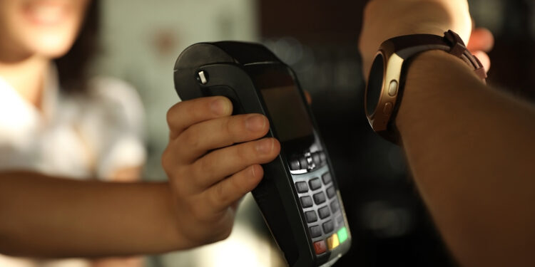 Instant payments: the benefits for customers and business  | News | European Parliament