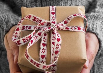 ‘Tis the season for family holiday projects and gifts that give back | CNN