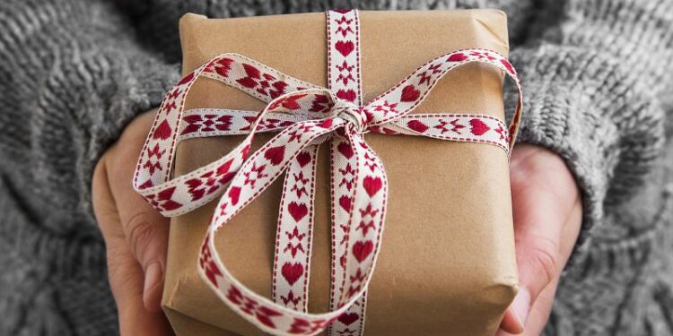 ‘Tis the season for family holiday projects and gifts that give back | CNN