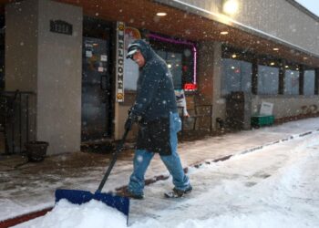 Live updates: Eastern US winter storm and severe weather
