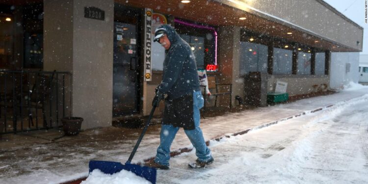 Live updates: Eastern US winter storm and severe weather