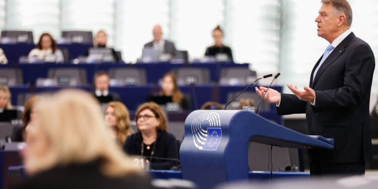 President Iohannis: “We must stand by Ukraine and its people” | News | European Parliament