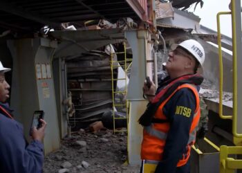 Live updates: Baltimore bridge collapse clean up