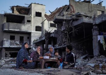 Live updates: Israel-Hamas war, aid ship headed for Gaza, ceasefire talks stall