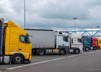 MEPs adopt stricter CO2 emissions targets for trucks and buses | News | European Parliament