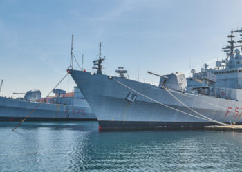 Should the EU establish a standing navy?