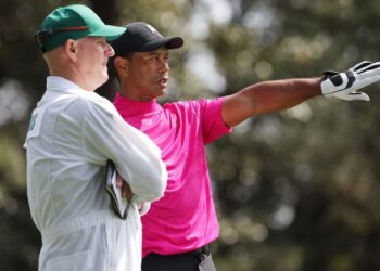 Why caddies wear white jumpsuits at the Masters | CNN